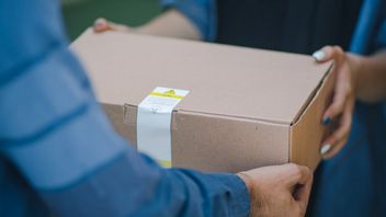 Jak wysłać paczkę na Vinted? Szczegółowo omawiamy dwie metody