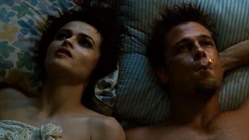 David Fincher musiał usunąć z Fight Clubu obraźliwą kwestię, gdyż nalegała na to producentka. Zastąpił ją jeszcze gorszą