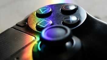 Fanka The Last of Us wyczarowuje małe dzieło sztuki z uszkodzonego kontrolera PS4