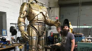 Pomnik RoboCopa w Detroit na ukończeniu