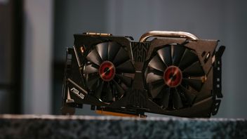 Zamrożenie karty graficznej w wielkiej kostce lodu może być kuszące, ale to nie jest najlepszy system chłodzenia dla komputera