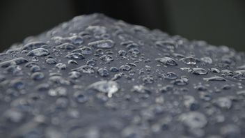 Gracz PC najwyraźniej zawsze musi wysuszyć swój komputer przed włączeniem. W sieci rozgorzała dyskusja o przyczynach