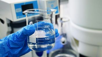 Nie fotowoltaika czy pompy ciepła, a alkohol? Polscy naukowcy mają ciekawy pomysł na ogniwa paliwowe