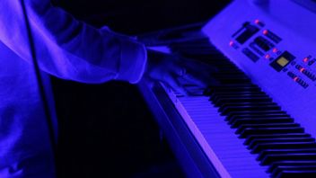 Suno i Udio AI - jak generować własną muzykę z użyciem sztucznej inteligencji?