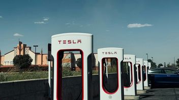 Tesla ostrzega przed internetowym trikiem mającym przyspieszać ładowanie auta, może spowodować uszkodzenia