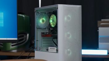 YouTuber sprawdza komputer z Temu za 500 dolarów. Zasilacz wzbudza największy niepokój