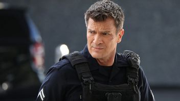 „Byłem coraz bardziej zmęczony i wzdęty”. Gwiazdor Rekruta, Nathan Fillion, przez 7 lat zmagał się z rolą, która z każdym dniem stresowała go coraz bardziej