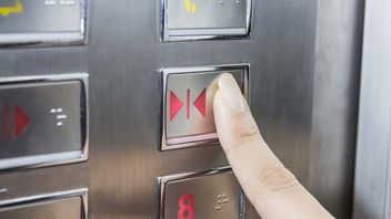 Gracz chce mieć 8 monitorów i nie wie ile kart graficznych będzie potrzebował