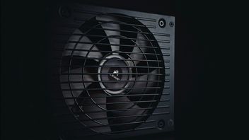 Gracz pyta, czy używanie tego samego zasilacza przez 14 lat jest bezpieczne. Społeczność jest zgodna, że nie