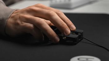 Ta ultralekka myszka waży tylko 16 gramów i wygląda, jak szkolny projekt