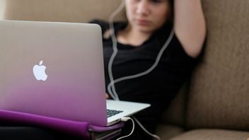 Aplikacja elektronicznego dziennika eduVULCAN żąda opłat za podstawowe funkcje w tym... usprawiedliwianie nieobecności