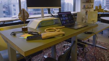 Kabel do ładowania iPhone'a za 15000 złotych. Wygląda tak, że możecie się rozchorować od samego patrzenia