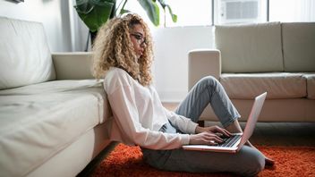 Wielu młodych ludzi nie rozumie podstaw korzystania z komputerów - ten mem Pokolenia Z jasno to pokazuje