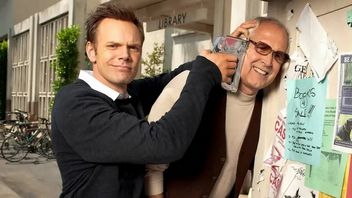 „Uczucia są odwzajemnione”. Gwiazda Community odpowiedziała na krytykę Chevy'ego Chase'a, że serial „nie był dość zabawny”