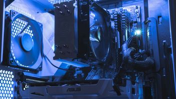 Użytkownik kupił komputer do gier za około 3400 PLN, nie zdając sobie sprawy, że sprzęt ma ponad 8 lat