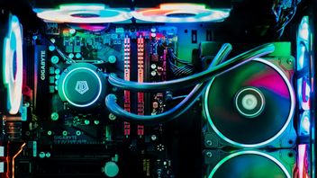 Gracz kupuje potężny komputer za ponad 21 000 złotych - głównie po to, by grać na nim w LoL-a