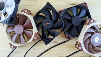 Gracz dodał jeden wiatrak do komputera i obniżył temperaturę w środku o ponad 15 stopni