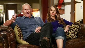 „Utknę ze starym facetem”. Sofia Vergara była przekonana, że jej doświadczenie na planie Współczesnej rodziny będzie „nudne”