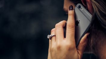 Brak ID dzwoniącego na iPhone - co oznacza i jak zablokować takie połączenia?