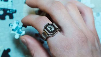 Casio prezentuje własny pierścionek inspirowany wyglądem kultowego zegarka. Nie będzie śledzić parametrów Waszego zdrowia, ale za to ma stoper