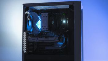 Hobbysta całkowicie demontuje PS5 Pro i pokazuje, jak fajnie może wyglądać „PlayStation PC”