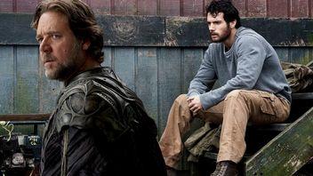 „Czasami nie traktują cię zbyt dobrze”. 24 lata temu Henry Cavill był statystą na planie Dowodu życia i spotkanie z Russellem Crowe'em zmieniło jego życie