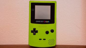 Gracz kupił „dziwne” Game Boye na wyprzedaży garażowej - okazało się, że są rzadkimi zestawami deweloperskimi i prawdopodobnie warte dużo pieniędzy