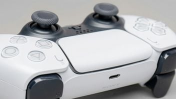 Przycisk „X” na kontrolerze PS5 w rzeczywistości nazywa się inaczej niż myśli większość - przynajmniej według PlayStation