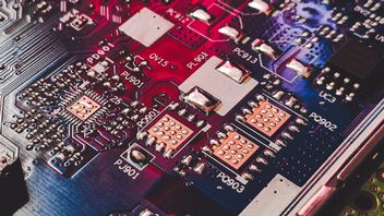 Jak włączyć TPM 2.0 i jak sprawdzić wersję modułu zabezpieczeń? Opisujemy krok po kroku