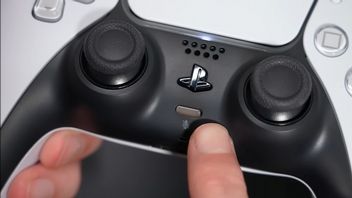 Przycisk PS na kontrolerze PS5 ma ukrytą czwartą funkcję - mało kto o niej wie