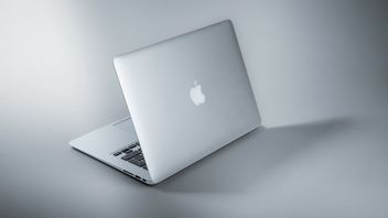 MacBooki jednak w programie „Laptop dla nauczyciela”; pierwsze sklepy akceptują bon na 2500 złotych