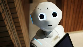 70% użytkowników mówi „Dzień dobry” i „Proszę” do ChatGPT, ale nie tylko z grzeczności, lecz także ze strachu