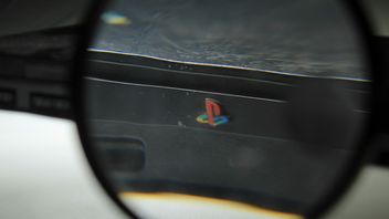 Gracz kupił na eBayu konsolę PS2 z owadami w środku. Oto co z nią zrobił