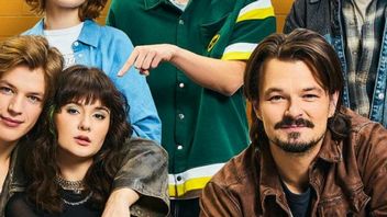 Pieprzyć Mickiewicza 2 - kiedy na Netflix i Prime Video? Sprawdzamy, gdzie obejrzeć kontynuację losów zbuntowanych dzieciaków i belfra granego przez Dawida Ogrodnika