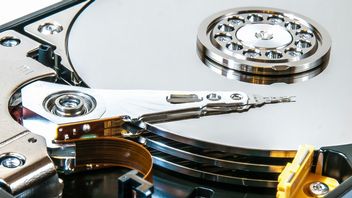 Pierwszy na świecie dysk twardy ważył tyle, co 20000 dysków SSD - jego pojemność dziś wywołuje jedynie uśmiech