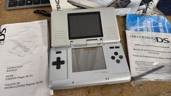 Szczęściarz znajduje oryginalnie zapakowanego Nintendo DS w punkcie recyklingu - wystarczy wymienić małą część i urządzenie zadziała idealnie