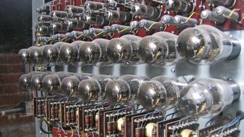 Bez tego oprogramowania nie byłoby ani systemu Windows, ani Linuksa. Pierwszy na świecie automatyczny system operacyjny skończył 70 lat