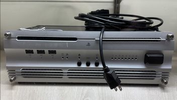 Gracz kupuje w lombardzie niezwykle rzadki zestaw deweloperski PS4 po okazyjnej cenie - to niecodzienne znalezisko