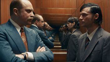 Już za miesiąc na Netflixie premiera polskiego serialu nie z tej ziemi. Projekt UFO z Piotrem Adamczykiem obiecuje pełną humoru, nostalgiczną podróż do lat 80