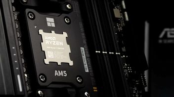 Majsterkowicz kupił 40 uszkodzonych płyt głównych za 4500 złotych. Prawie wszystkie naprawił sam, do czego wystarczyły mu pęseta i iPhone