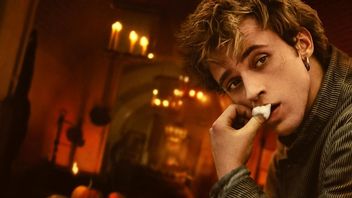 Apple TV Plus ma nowy hit? W streamingu ukazał się „grzesznie zabawny, nawet gdy staje się coraz bardziej niedorzeczny” serial biograficzny z wynikiem 100% na Rotten Tomatoes