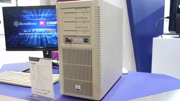 Ta obudowa retro niczym z lat 80. ma działający przycisk Turbo i zmieści w środku RTX-a 5080