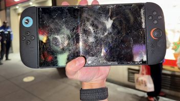 YouTuber rozwala młotkiem Switcha 2 tuż przed sklepem Nintendo - po czym natychmiast dostaje zakaz wstępu