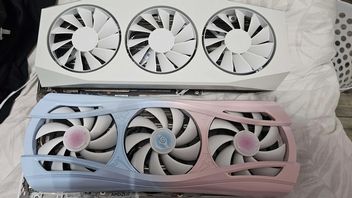 Gracz kupuje kartę graficzną AMD na Amazonie, a po dwóch tygodniach z AliExpress dociera do niego drugie GPU, o którym zupełnie zapomniał