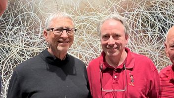 Bill Gates i Linus Torvalds rywalizowali ze sobą przez 30 lat. Zabawne jest to, że właśnie się spotkali i zrobili sobie selfie