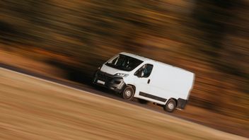 Kupił używane auto, a jego mechanik znalazł w nim ukryte urządzenie do śledzenia