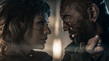 Polacy oszaleli na punkcie zmiażdżonego przez krytyków filmu akcji z Millą Jovovich na Prime Video. Nakręcone w Polsce fantasy stało się numerem 1 już dzień po premierze