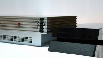 Gracz PlayStation ma już dość swojej porysowanej PS2 i po prostu używa pasty do polerowania samochodów - wynik zaskoczył nawet jego samego