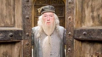 Tak w serialu Harry Potter prezentuje się Albus Dumbledore. Fani zaintrygowani pierwszymi zdjęciami Johna Lithgowa w nowej roli w widowisku fantasy HBO