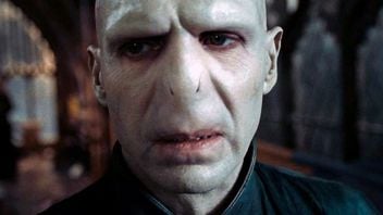 Tego nie było w filmach Harry Potter. Oto pierwsze spojrzenie na scenę z Lordem Voldemortem z serialu HBO